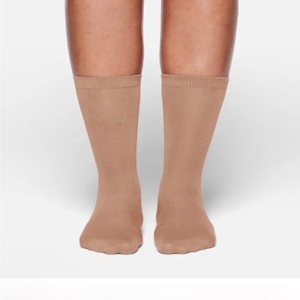 SKIMS Everyday Crew sock in Sienna